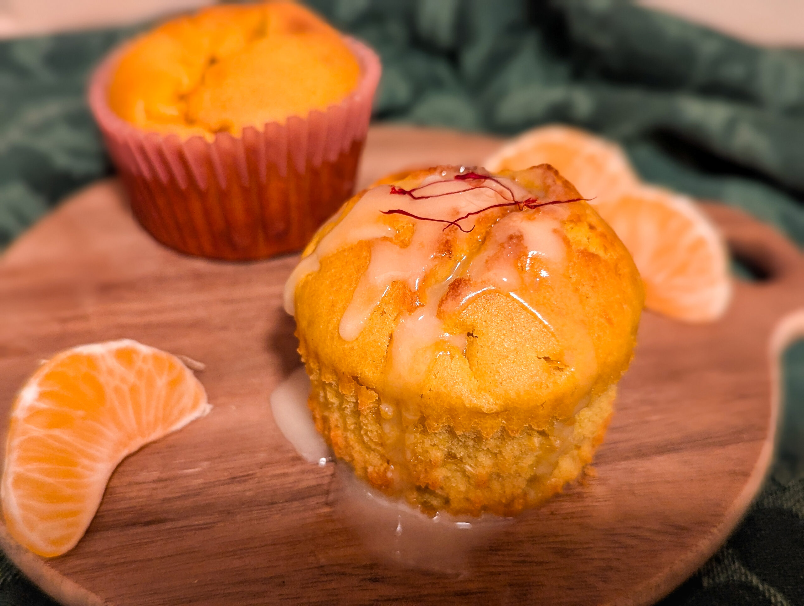 Muffins au yaourt & safran, coeur de clémentine