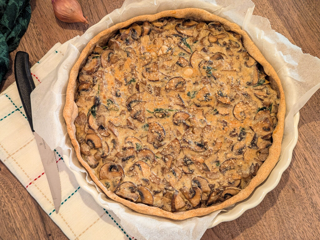 tarte aux champignons à la sortie du four
