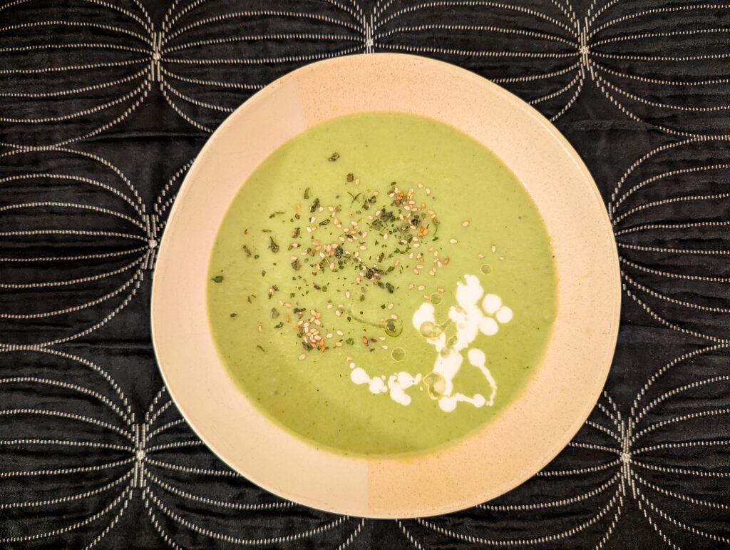 velouté de brocolis à la citronnelle et lait de coco